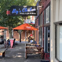 Big's Chicken - Front door