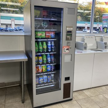 Banksville Laundromat - Laundry supplies vending machine 10/15/22 - Laundromat Near Me - Pittsburgh, Pennsylvania Banksville Laundromat - Laundry supplies vending machine 10/15/22 - Laundromat Near Me - Pittsburgh, Pennsylvania