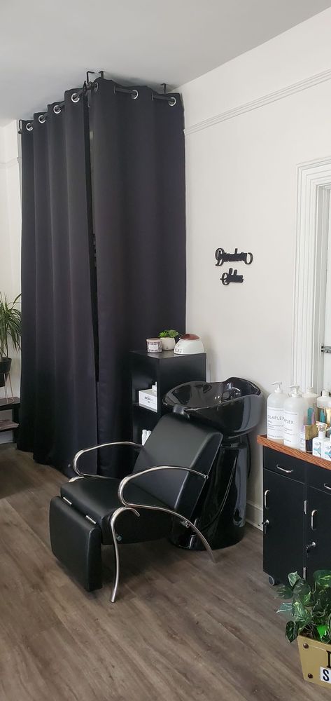Divadova Salon Logo