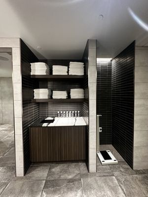 Equinox Anthem Row by null