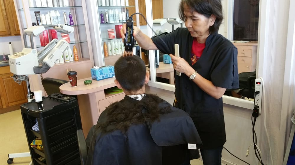 Takako's Hair Salon Logo