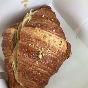 Buka Bakery - Pistachio croissant - Bakeries Near Me - København