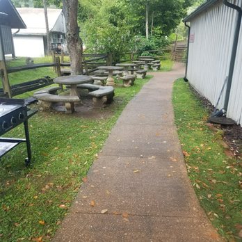 Delauders BBQ - Tranquil outdoor area with tables and a small stream. - Barbeque Near Me - Sevierville, Tennessee Delauders BBQ - Tranquil outdoor area with tables and a small stream. - Barbeque Near Me - Sevierville, Tennessee