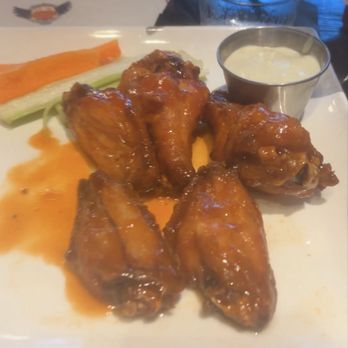 Guy Fieri's Foxwoods Kitchen & Bar - Hot honey wings with blue-sabi sauce - American Near Me - Mashantucket, Connecticut Guy Fieri's Foxwoods Kitchen & Bar - Hot honey wings with blue-sabi sauce - American Near Me - Mashantucket, Connecticut