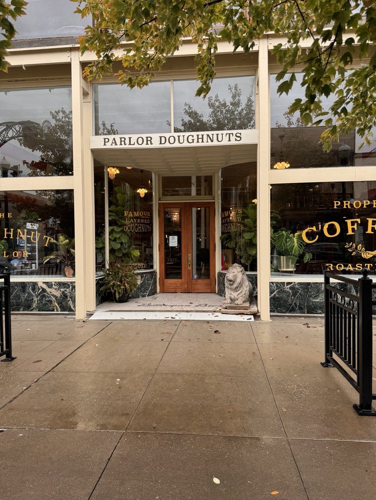 Parlor Doughnuts Logo