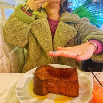 Le Perche - Huge french toast - French Near Me - Hudson, New York Le Perche - Huge french toast - French Near Me - Hudson, New York