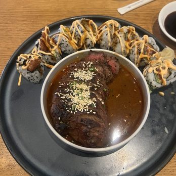 Earls Kitchen + Bar - Stake and sushi - Canadian (New) Near Me - Edmonton, Alberta