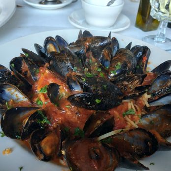 AVVIO - Linguine and Black Mussels - Italian Near Me - Chicago, Illinois AVVIO - Linguine and Black Mussels - Italian Near Me - Chicago, Illinois