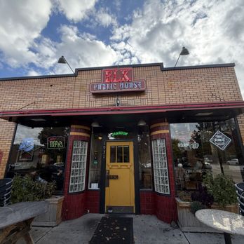 The Elk Public House - Pubs Near Me - Spokane, Washington The Elk Public House - Pubs Near Me - Spokane, Washington