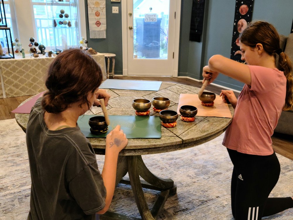 EARTH ADDICTIONS Updated September 2024 18 Photos 125 Mill St