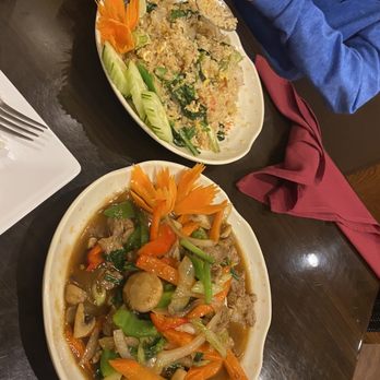 Maha Thai - Beautiful presentation of the pepper steak and Thai fried rice tonight! - Thai Near Me - Flower Mound, Texas Maha Thai - Beautiful presentation of the pepper steak and Thai fried rice tonight! - Thai Near Me - Flower Mound, Texas