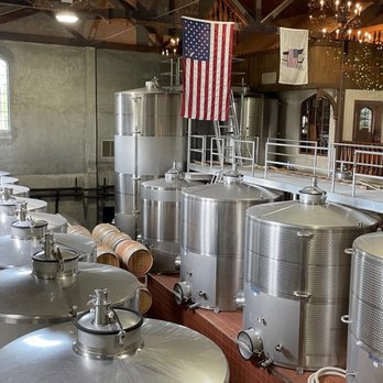 Raphael Vineyard and Winery - Wine Tasting Room Near Me - Peconic, New York