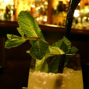 Windhorst - Kritische Nachbereitung des FFA-Berlinale-Dinners beim bewährten Rutherford. - Cocktail Bars Near Me - Berlin, BE