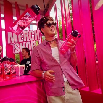 T-Mobile - Magenta is T-Mobile colour - 9/27/2025 - Mobile Phones Near Me - New York, New York T-Mobile - Magenta is T-Mobile colour - 9/27/2025 - Mobile Phones Near Me - New York, New York