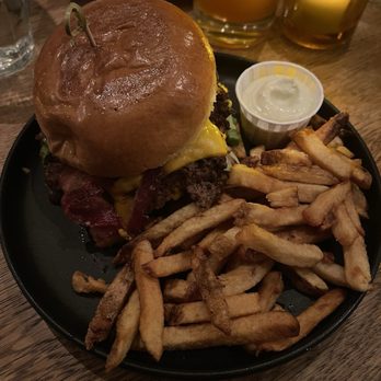 Le Terminal - Smash burger - Bars Near Me - Montreal, Quebec Le Terminal - Smash burger - Bars Near Me - Montreal, Quebec
