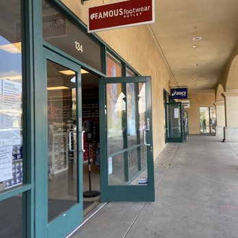 Camarillo Premium Outlets - More walkways - Shopping Centers Near Me - Camarillo, California Camarillo Premium Outlets - More walkways - Shopping Centers Near Me - Camarillo, California