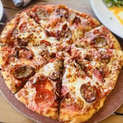 Stone Werks Big Rock Grille - Lincoln Heights - The "5" Meat Pizza