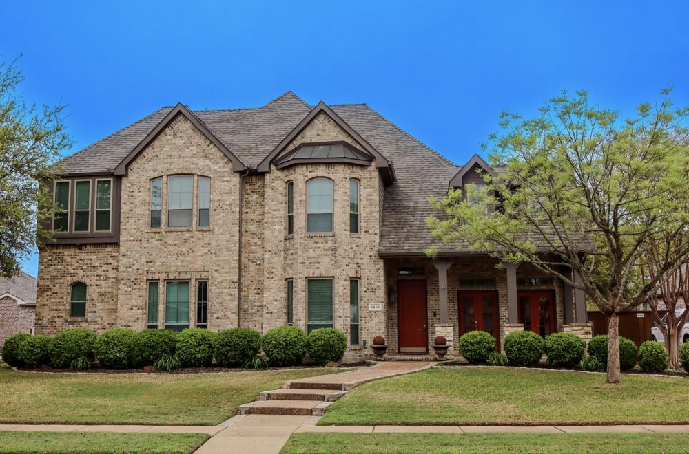 Slide of Lucas Roofing