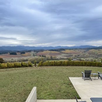 Résonance - Patio view - Wine Tasting Room Near Me - Carlton, Oregon