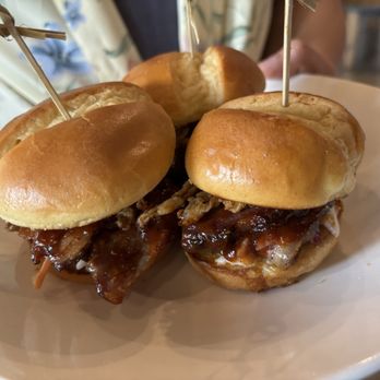 Smasne Cellars - Brisket sliders - Wine Tasting Room Near Me - Prosser, Washington Smasne Cellars - Brisket sliders - Wine Tasting Room Near Me - Prosser, Washington