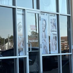 Forum Nails - The door of Forum Nails