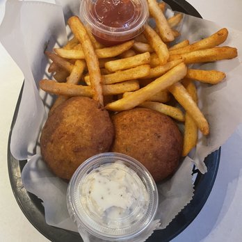 A Plus Crab - Great Lake - Fried Crab Cakes - Cajun/Creole Near Me - Lake Orion, Michigan