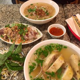 Spicy Noodles Soup/bún Bò Hue