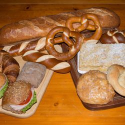 Edeka Helfrich - TooGoodToGo 4€ (Laugen-Stangen, - Brezeln, -Zopf, -Croissant, Streuselstück, Prasselstück, Quarkteilchen, Roggenbrötchen, belegte Brötchen)