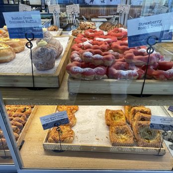 Paris Baguette - Cafes Near Me - Maple Grove, Minnesota Paris Baguette - Cafes Near Me - Maple Grove, Minnesota