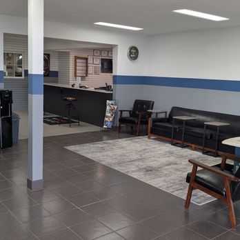 Auburn Autohaus - Air-conditioned waiting area with comfortable seating and magazines for adults and kids. - Auto Repair Near Me - Auburn, California