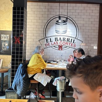 El Barril de las Cortes - At El Barril, high table, near bar area. - Seafood Near Me - Madrid, M