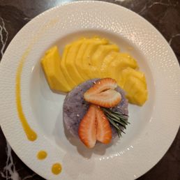 So yummy mango sticky rice So yummy mango sticky rice