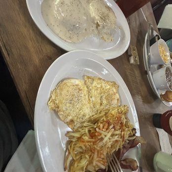 The Farmhouse Restaurant - a good breakfast - Southern Near Me - Hamilton, Alabama The Farmhouse Restaurant - a good breakfast - Southern Near Me - Hamilton, Alabama