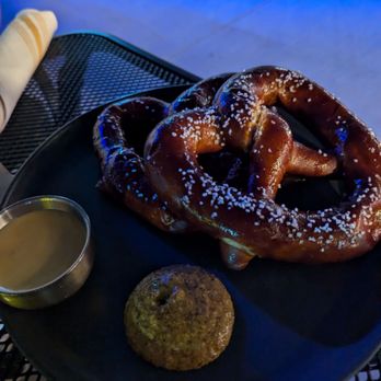 Goose Island Salt Shed Pub - Best pretzels in my life - Brewpubs Near Me - Chicago, Illinois