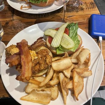 Ashling Kitchen and Bar - Ashling's Cheeseburger - New American Near Me - Crofton, Maryland