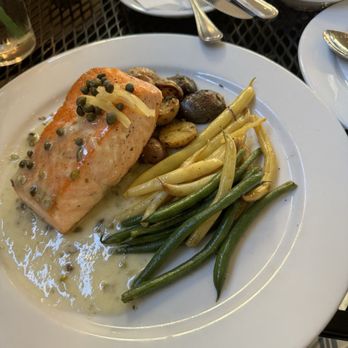 The Independent Restaurant and Bar - New American Near Me - Placerville, California