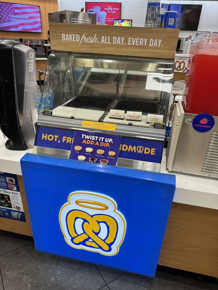 Auntie Anne's Logo