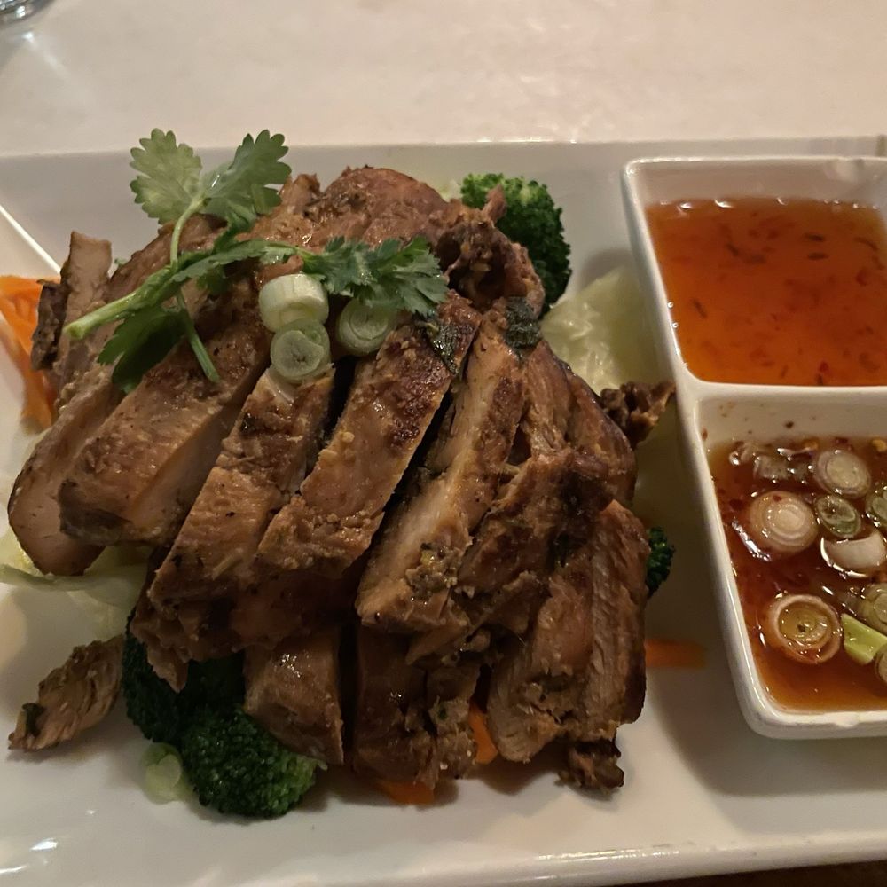 Chalerm Thai Bistro - This was supposed to be barbecue chicken? More like dry and no flavored chicken. - Thai Near Me - Lakeport, California