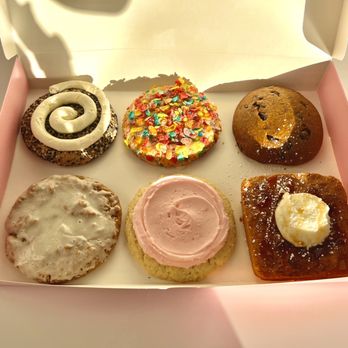 Crumbl - Del Mar - Box - Bakeries Near Me - Del Mar, California Crumbl - Del Mar - Box - Bakeries Near Me - Del Mar, California