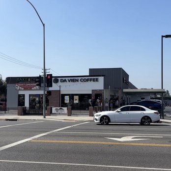 Da Vien Coffee - Outside - Coffee & Tea Near Me - Rosemead, California