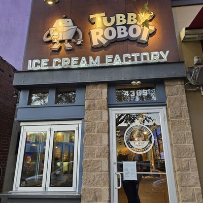 Tubby Robot Ice Cream Factory by null