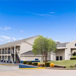 Days Inn by Wyndham Ardmore - Exterior
