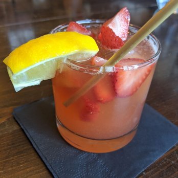 Sap House Meadery - Strawberry lemonade in February - Meaderies Near Me - Ossipee, New Hampshire Sap House Meadery - Strawberry lemonade in February - Meaderies Near Me - Ossipee, New Hampshire