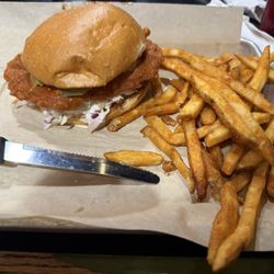 Red’s American Grill - Hot chicken sandwich