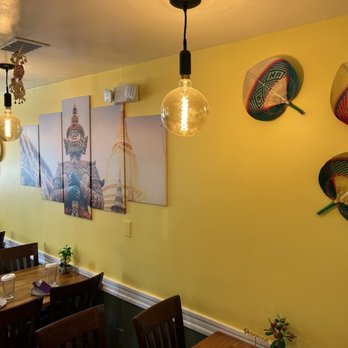 Fighting Fish Thai Cuisine - Restaurant area and decor - Thai Near Me - Everett, Massachusetts Fighting Fish Thai Cuisine - Restaurant area and decor - Thai Near Me - Everett, Massachusetts