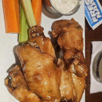 Mustang Harry's - Chicken Wings - Sports Bars Near Me - New York, New York