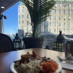 Carthage Express - Special menu item salad with a view of L'Hotel-Dieu de Québec.