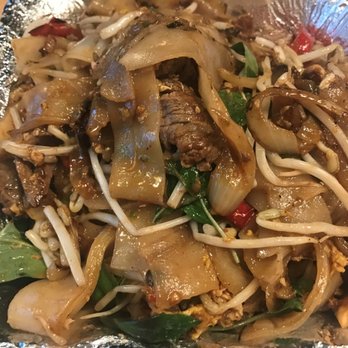 Gor Gai Thai Eatery - drunken noodles with beef - Thai Near Me - San Diego, California Gor Gai Thai Eatery - drunken noodles with beef - Thai Near Me - San Diego, California
