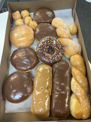 Dona Queen Donuts & Deli by null