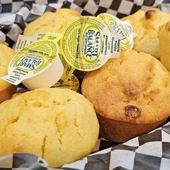 Hole In The Wall Bbq - Basket of corn muffins - Barbeque Near Me - Springfield, Oregon